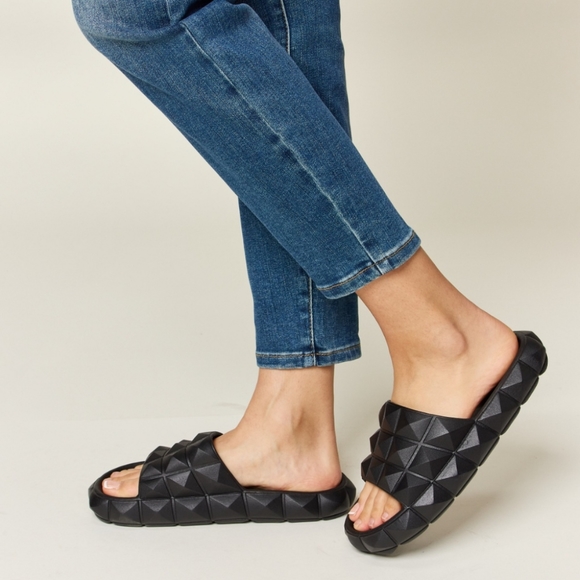 WILD DIVA Pyramid Stud Toe Band Footbed Sandals - Picture 2 of 5